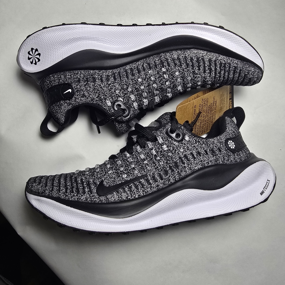 NIKE INFINITYRN 4 shoe SIZE 7W